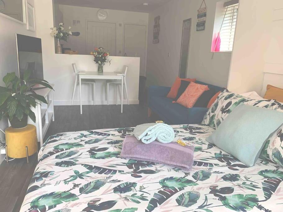 Bournemouth Nr Town Beach Train Coach Shops Lovely Entire Apartment Allows Quiet Good Dogs Exterior photo